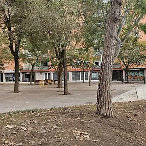 8 Min Walk To The & 10 Min Walk To Convention Centre ! Apartamento Barcelona